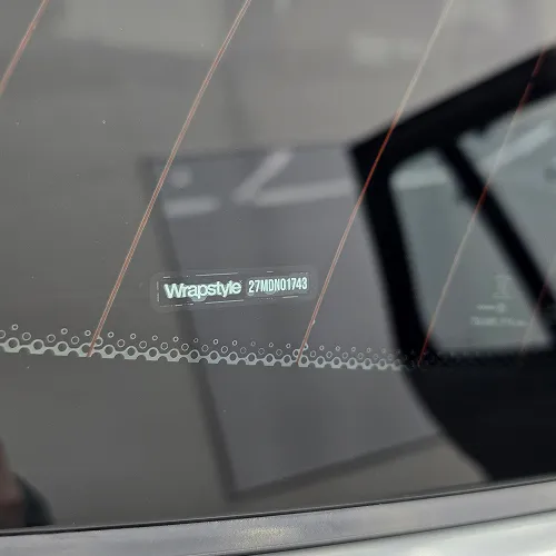 Tónovanie skla s oficiálnou nálepkou 1 - Wrapstyle Trenčín